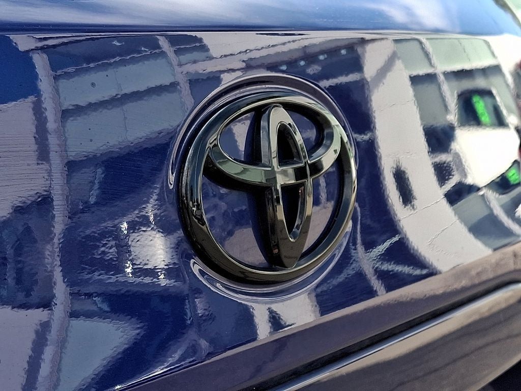 Used 2025 Toyota Corolla Cross XLE w/ Convenience Package AWD/4WD image 29