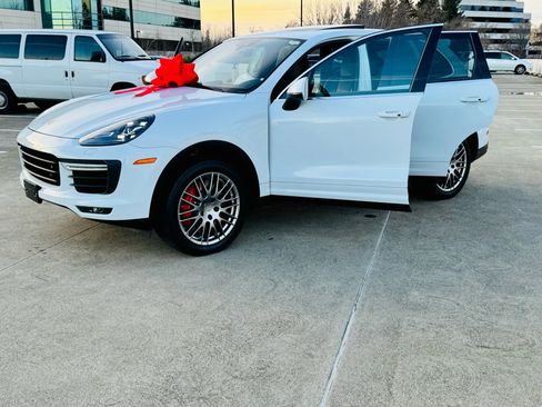 Used 2015 Porsche Cayenne Turbo image 51