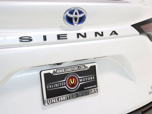Used 2023 Toyota Sienna XLE image 69