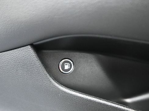 Used 2024 Chrysler Pacifica Limited FWD image 21