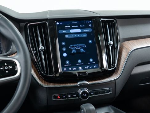 Certified 2023 Volvo XC60 B5 Plus w/ Climate Package AWD/4WD image 19
