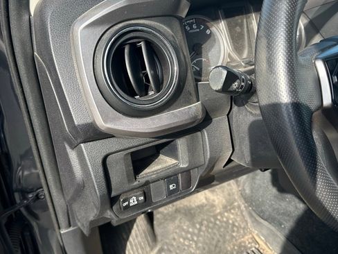 Used 2018 Toyota Tacoma SR5 image 9