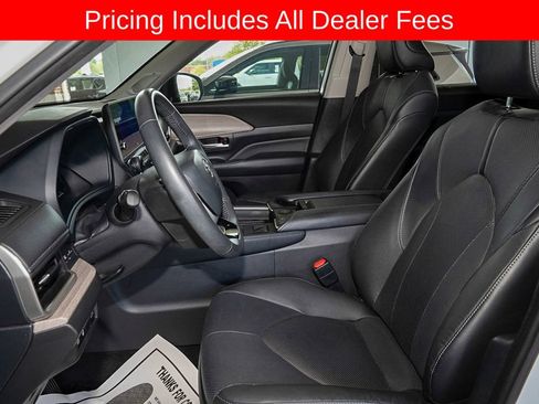 Certified 2024 Toyota Grand Highlander FWD image 15