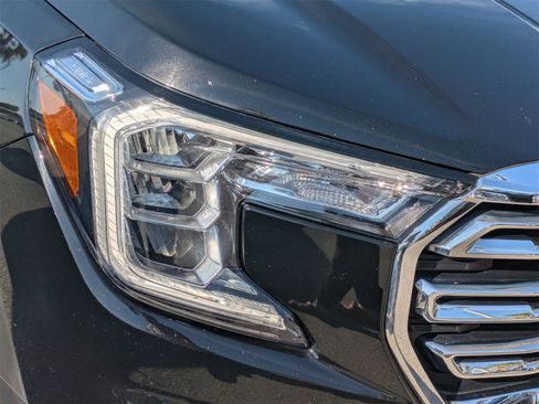 Used 2023 GMC Terrain SLT image 9