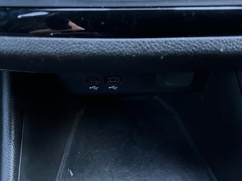 Used 2025 Buick Envista Sport Touring image 23