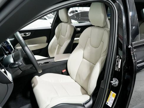 Used 2023 Volvo V60 B5 Cross Country Ultimate w/ Climate Package image 10