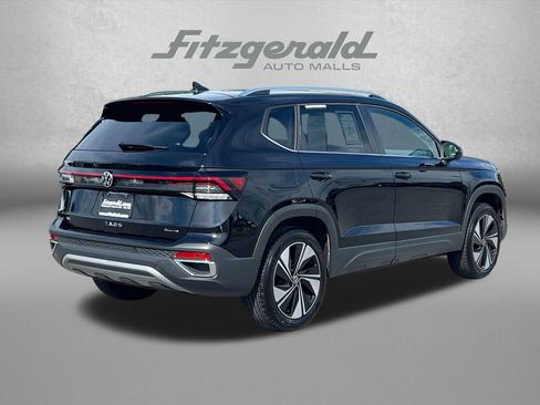 Used 2025 Volkswagen Taos SE w/ Panoramic Sunroof Package AWD/4WD image 8