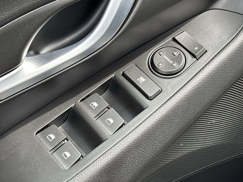 Used 2019 Hyundai Elantra GT FWD image 14