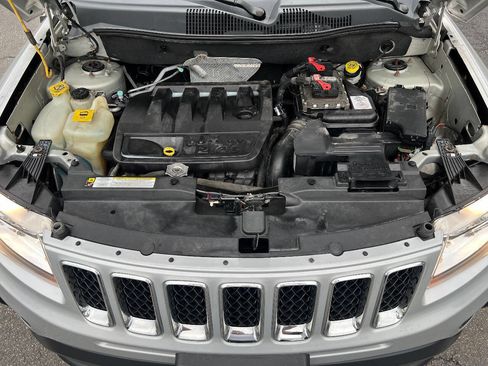 Used 2011 Jeep Compass Latitude AWD/4WD image 37