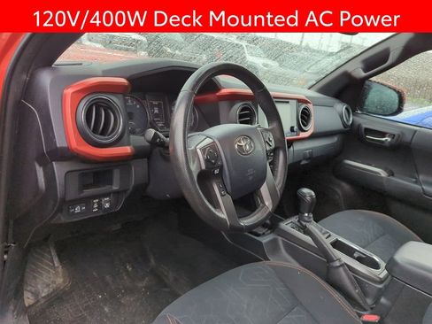 Used 2017 Toyota Tacoma TRD Sport AWD/4WD image 7