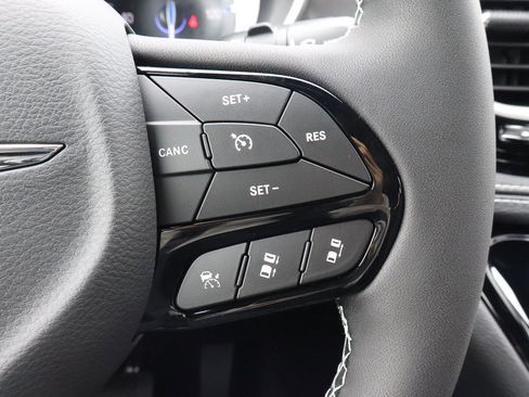 New 2026 Chrysler Pacifica Select image 32