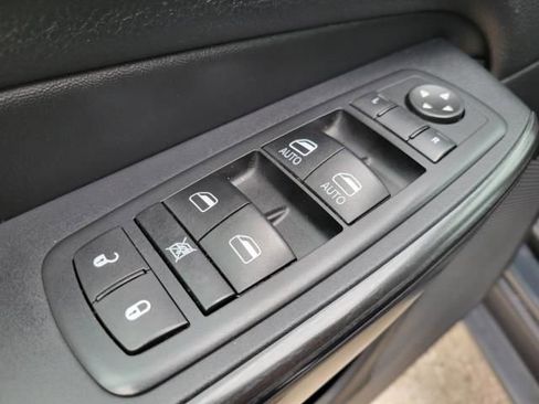 Used 2017 Jeep Cherokee Trailhawk w/ Comfort & Convenience Group AWD/4WD image 19