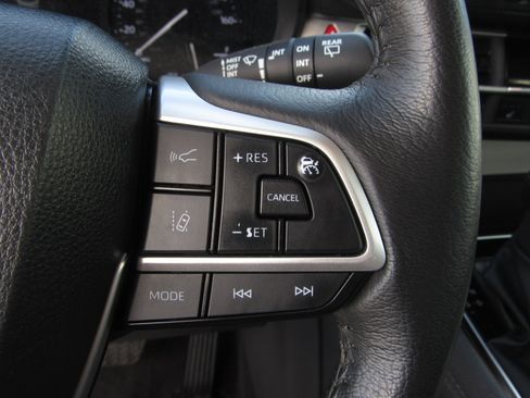 Used 2024 Toyota Sienna XLE image 26