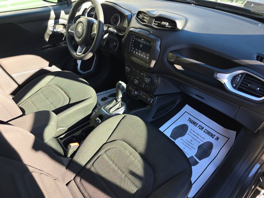 Used 2018 Jeep Renegade Latitude AWD/4WD image 19