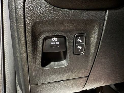 Used 2023 RAM 1500 Laramie AWD/4WD image 9