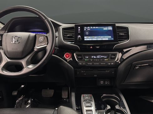 Used 2022 Honda Pilot Touring image 11