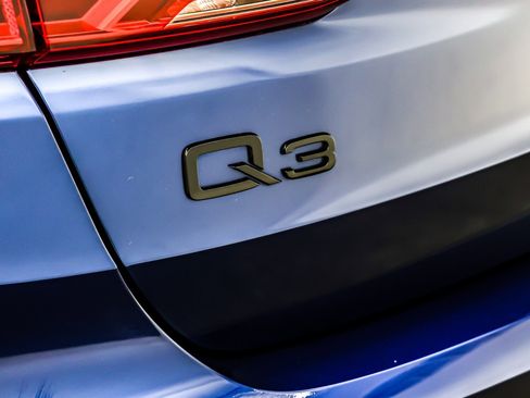 Used 2023 Audi Q3 2.0T Premium w/ Black Optic Sport Package image 10