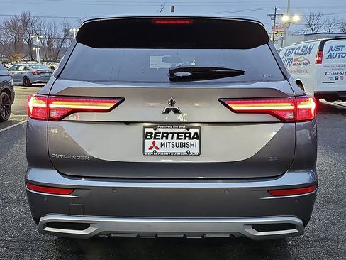 Used 2022 Mitsubishi Outlander SE image 5