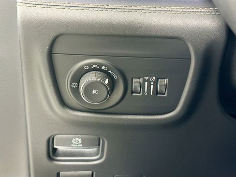 Used 2022 Jeep Grand Cherokee Summit image 10