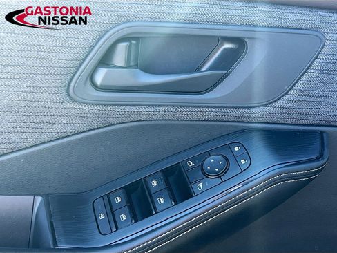 Used 2021 Nissan Rogue S image 22