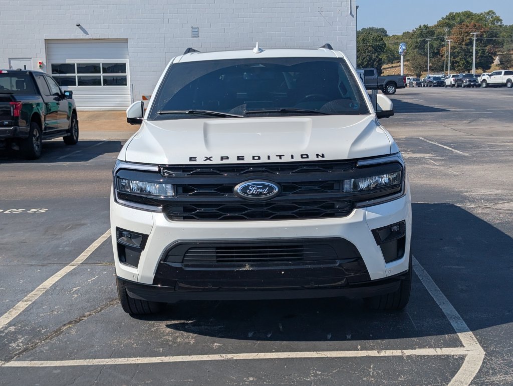 Used 2024 Ford Expedition Max Limited AWD/4WD image 5