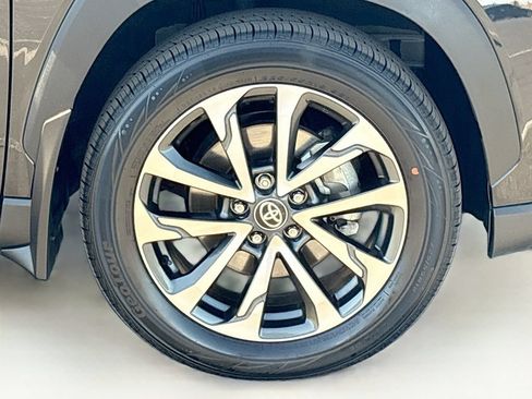 Used 2024 Toyota Corolla Cross XLE w/ Convenience Package FWD image 32