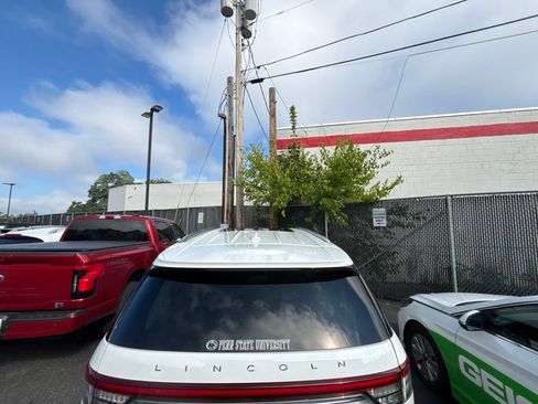 Used 2024 Lincoln Aviator Reserve w/ Equipment Group 201A AWD/4WD image 6