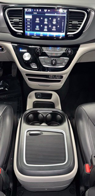 Used 2024 Chrysler Pacifica Touring-L FWD image 15