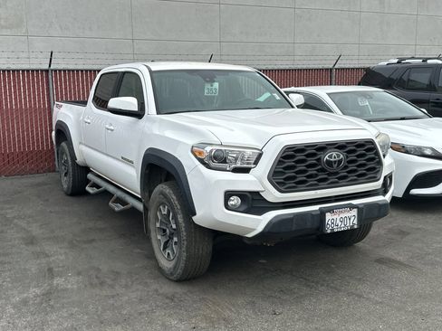 Used 2020 Toyota Tacoma TRD Off-Road image 2