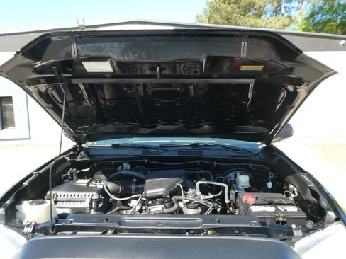 Used 2016 Toyota Tacoma SR image 33