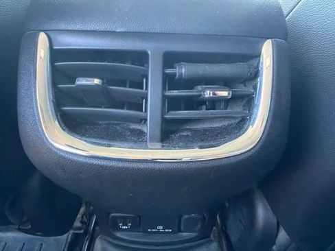 Used 2018 Chevrolet Malibu LT w/ Leather Package FWD image 16
