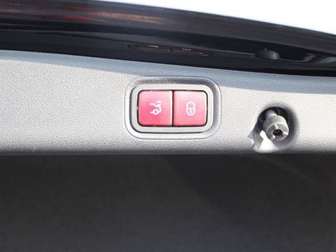 Used 2017 Mercedes-Benz E 300 4MATIC image 26