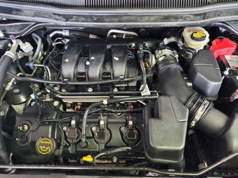 Used 2018 Ford Explorer XLT image 4