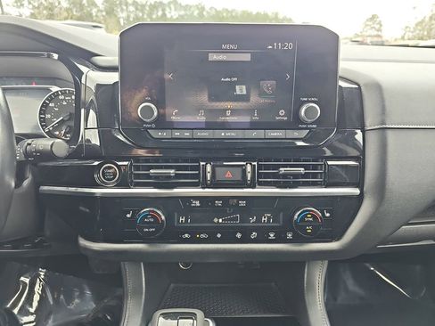 Used 2022 Nissan Pathfinder SV image 24