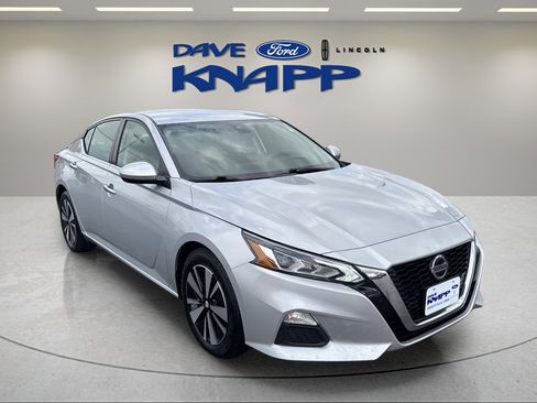 Used 2021 Nissan Altima 2.5 SV image 2