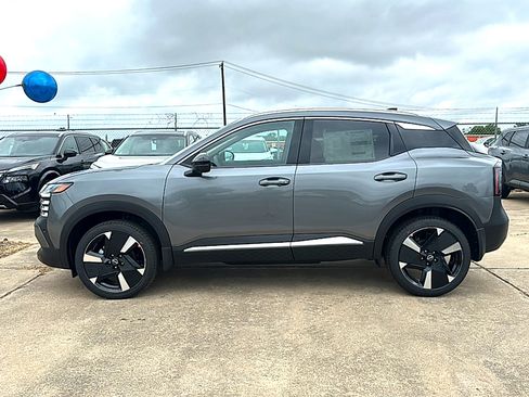 New 2026 Nissan Kicks SR w/ SR Premium Package FWD image 5