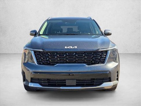 Used 2024 Kia Sorento S image 2