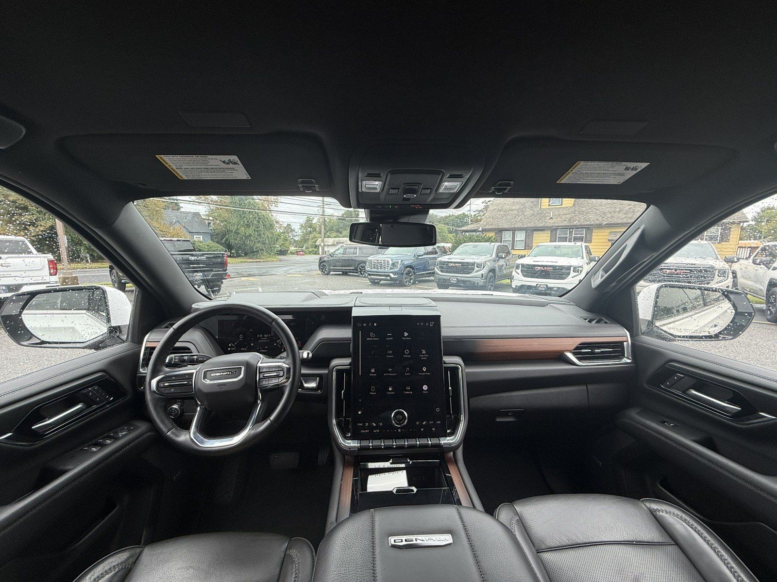 Used 2025 GMC Yukon Denali AWD/4WD image 25