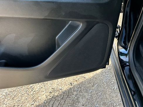 Used 2023 Chevrolet Traverse LT image 45