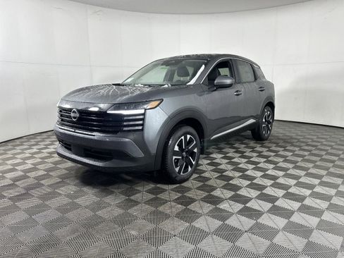 New 2025 Nissan Kicks SV w/ Charging Package AWD/4WD image 3