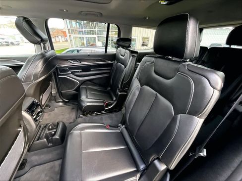 Used 2023 Jeep Grand Cherokee L Limited w/ Luxury Tech Group II image 14