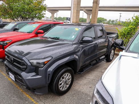 Used 2025 Toyota Tacoma SR5 RWD image 3