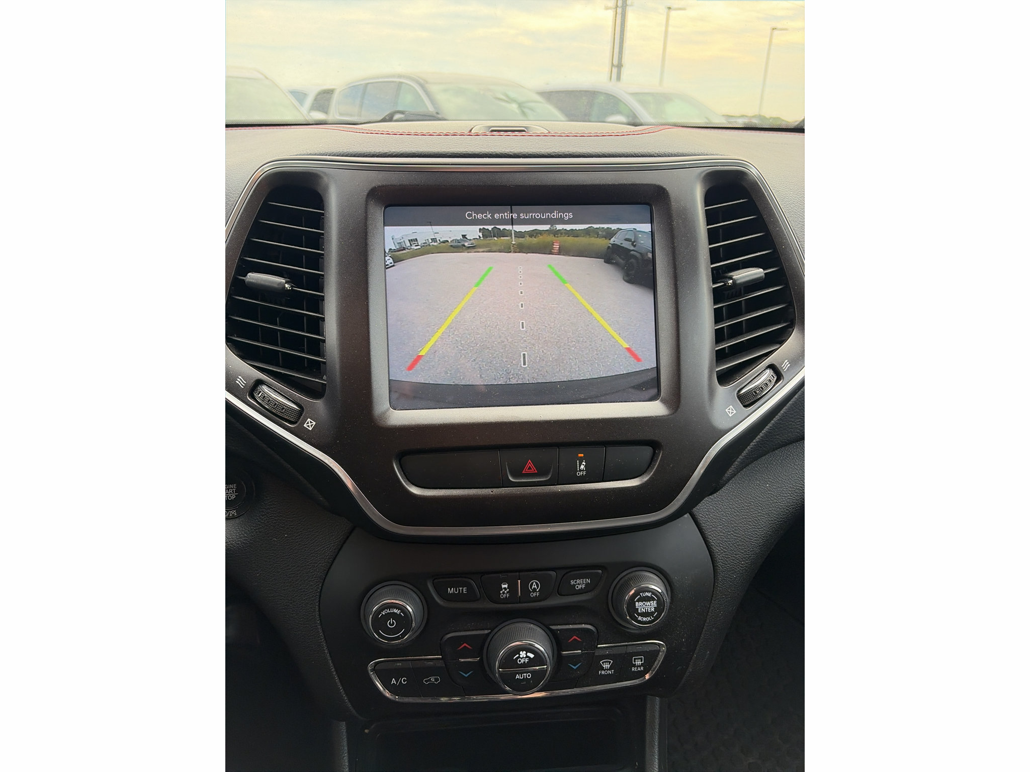 Used 2022 Jeep Cherokee Trailhawk w/ Technology Group B AWD/4WD image 10