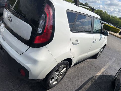 Used 2017 Kia Soul FWD image 1
