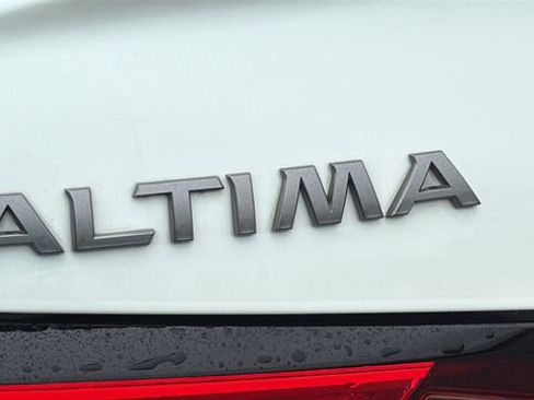 Used 2024 Nissan Altima 2.5 SL AWD/4WD image 16