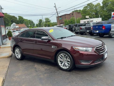 Used 2018 Ford Taurus Limited FWD image 4
