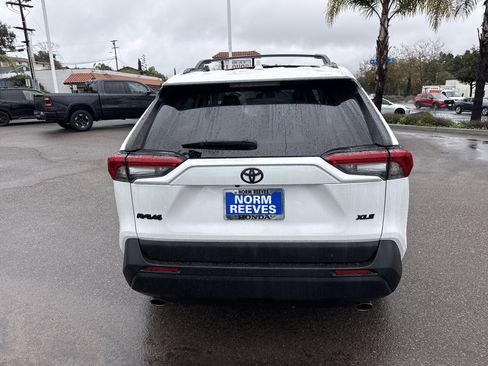 Used 2023 Toyota RAV4 XLE Premium image 4