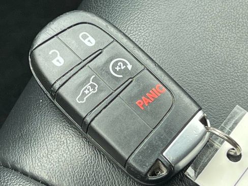 Used 2022 Jeep Grand Cherokee Limited w/ Tech Group AWD/4WD image 34