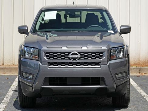 Used 2025 Nissan Frontier SV w/ SV Convenience Package RWD image 40