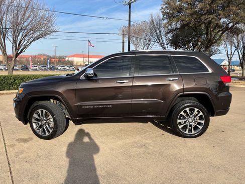 Used 2017 Jeep Grand Cherokee Overland w/ Jeep Active Safety Group image 10